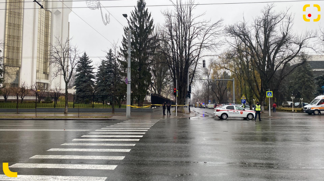 Сообщение о бомбе: администрацию президента Молдовы оцепили