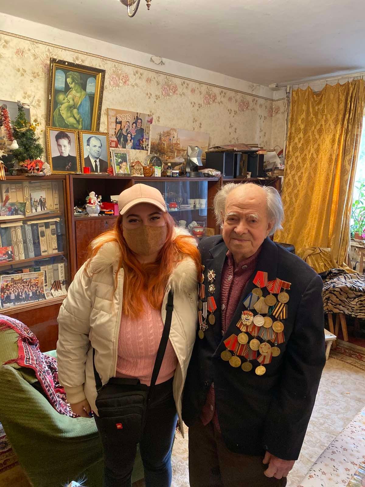 Сегодня активисты поздравили ветеранов ВОВ с Новым Годом!