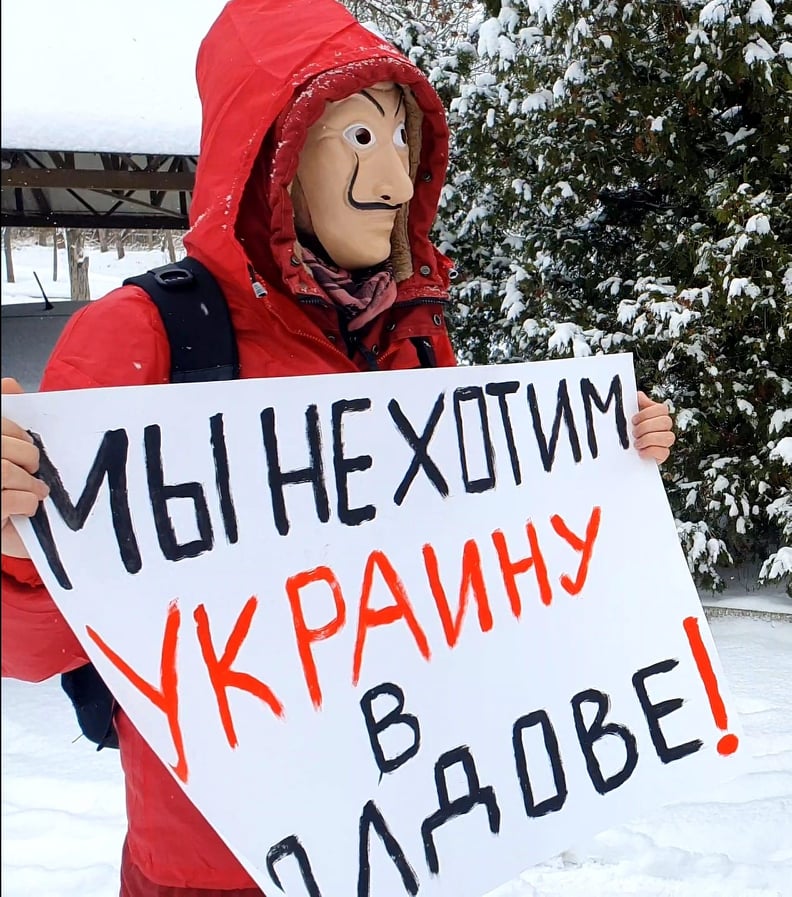 В Кишиневе перед посольством Украины прошел антивоенный митинг: "Мы не хотим Украину в Молдове"