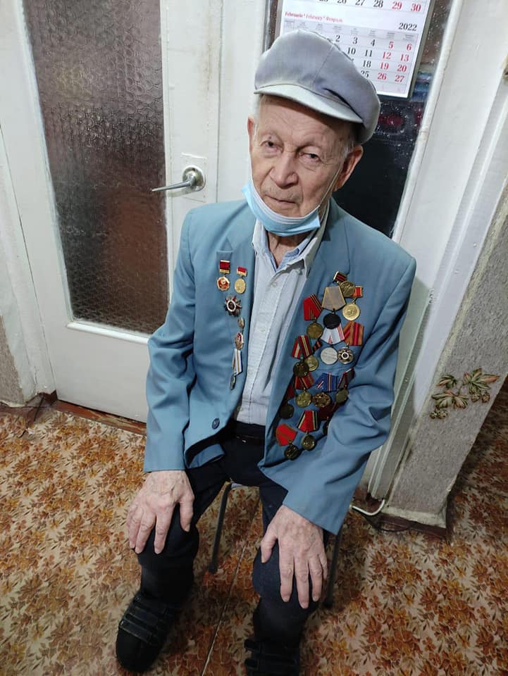 В рамках международной акции "Поздравь Солдата Победы с Новым Годом" в Бельцах от имени горожан были поздравлены ветераны ВОВ. Их осталось 6 человек