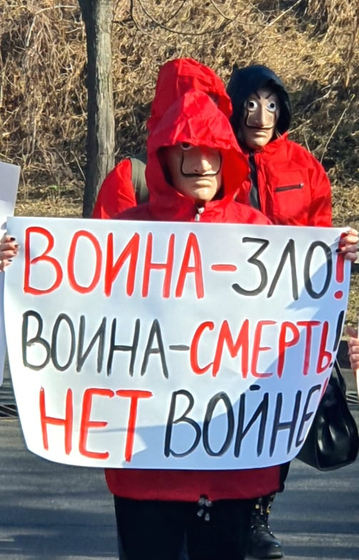 У Посольства Украины в Молдове прошла очередная антивоенная акция: "Не учите Санду плохому!"