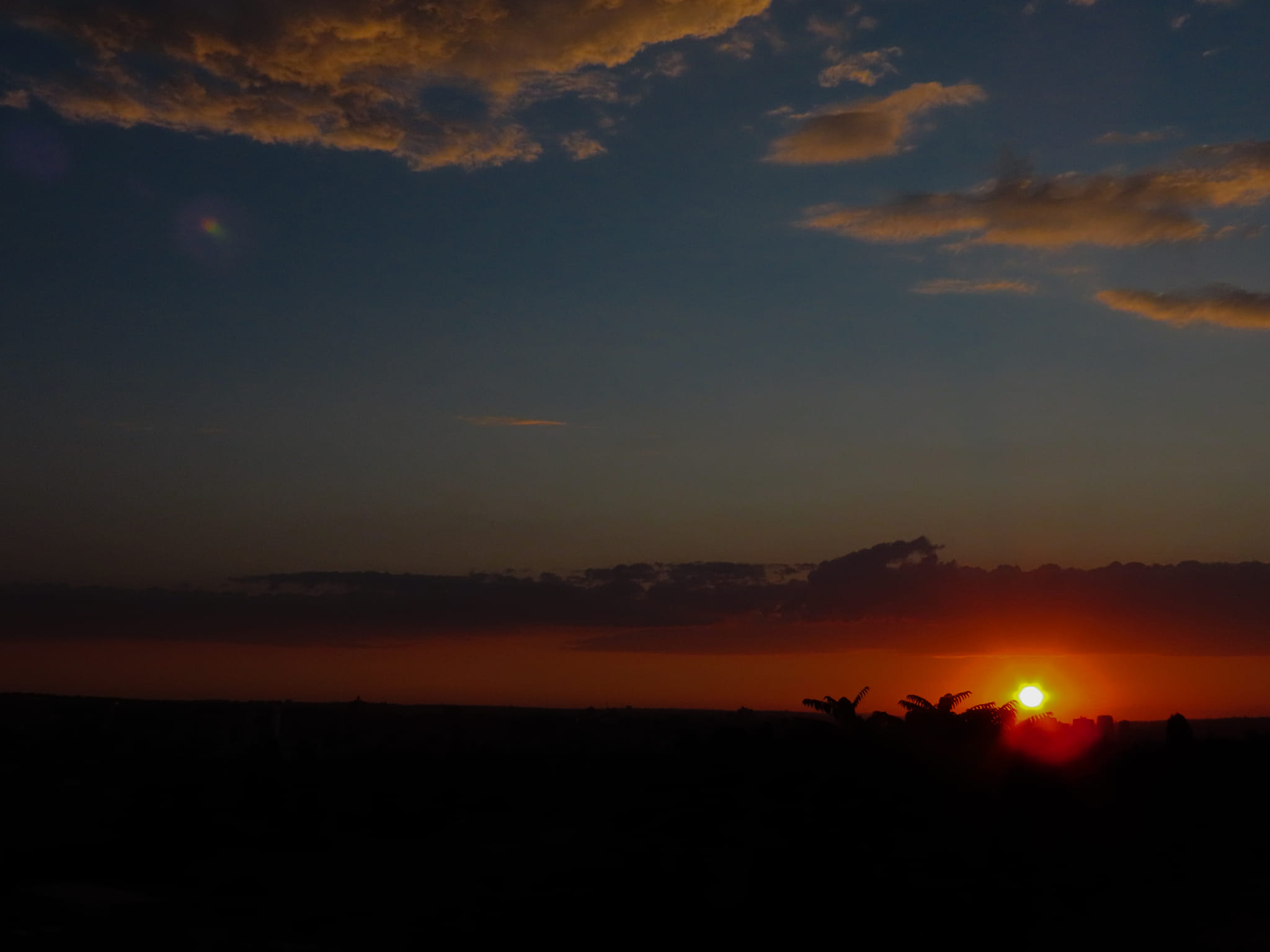Сказочный закат в небе над Молдовой