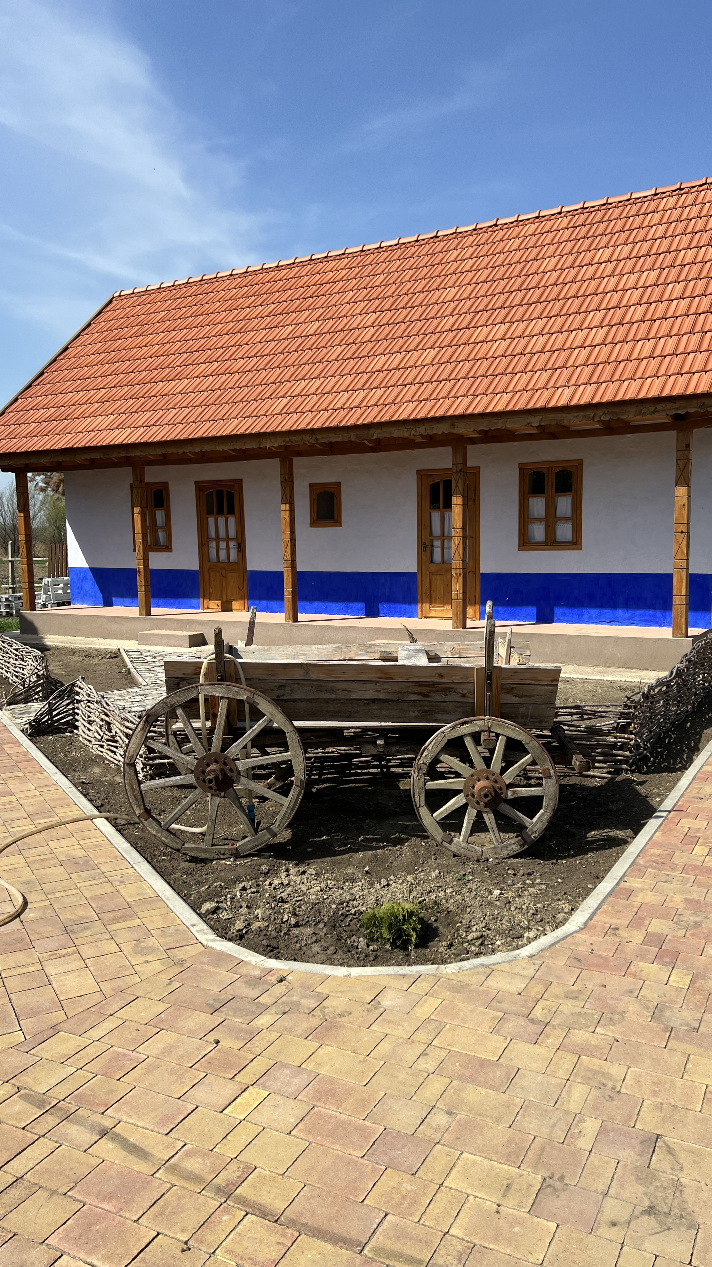 Телеги и овечья шкура. Молдаване возвращаются к древним ремеслам. Новое видео FărăZAGRAN