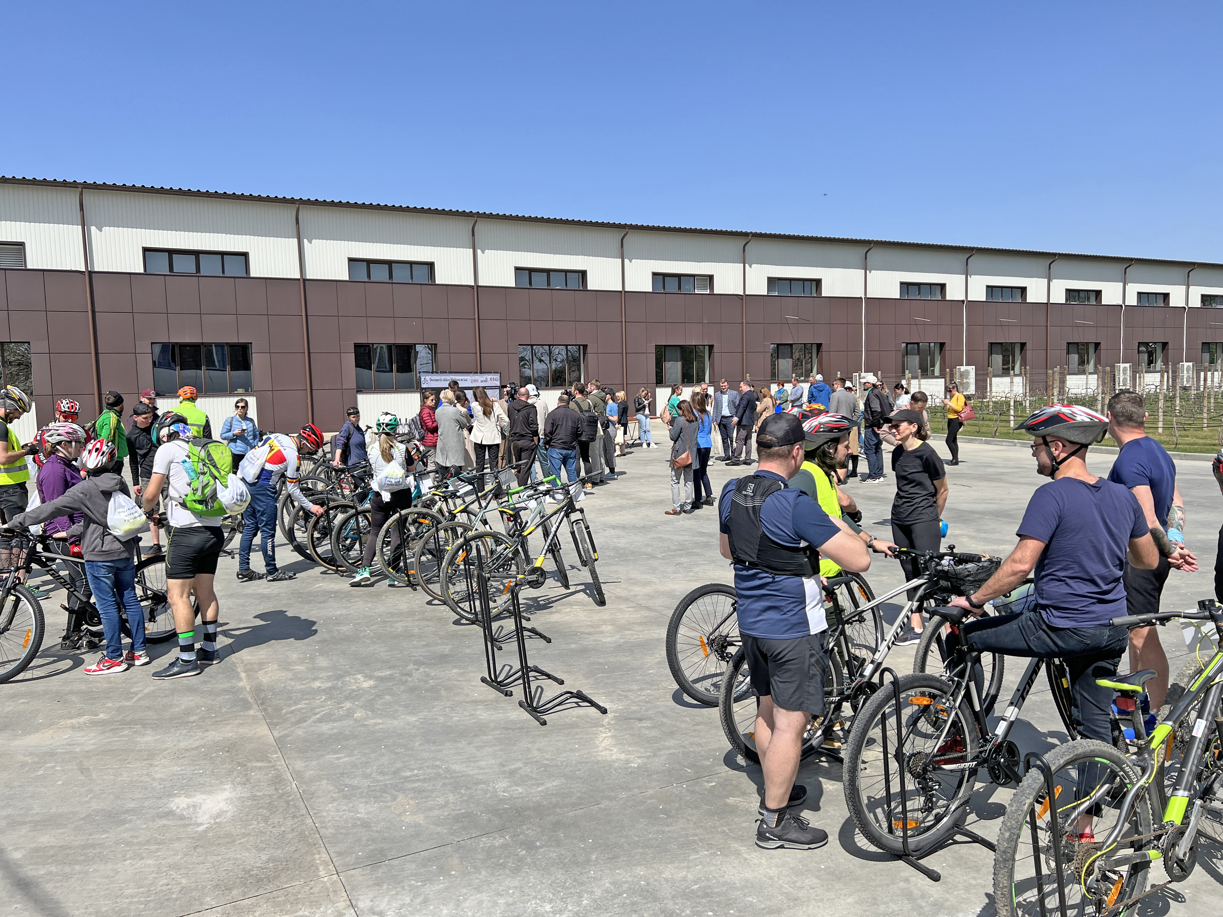 Телеги и овечья шкура. Молдаване возвращаются к древним ремеслам. Новое видео FărăZAGRAN