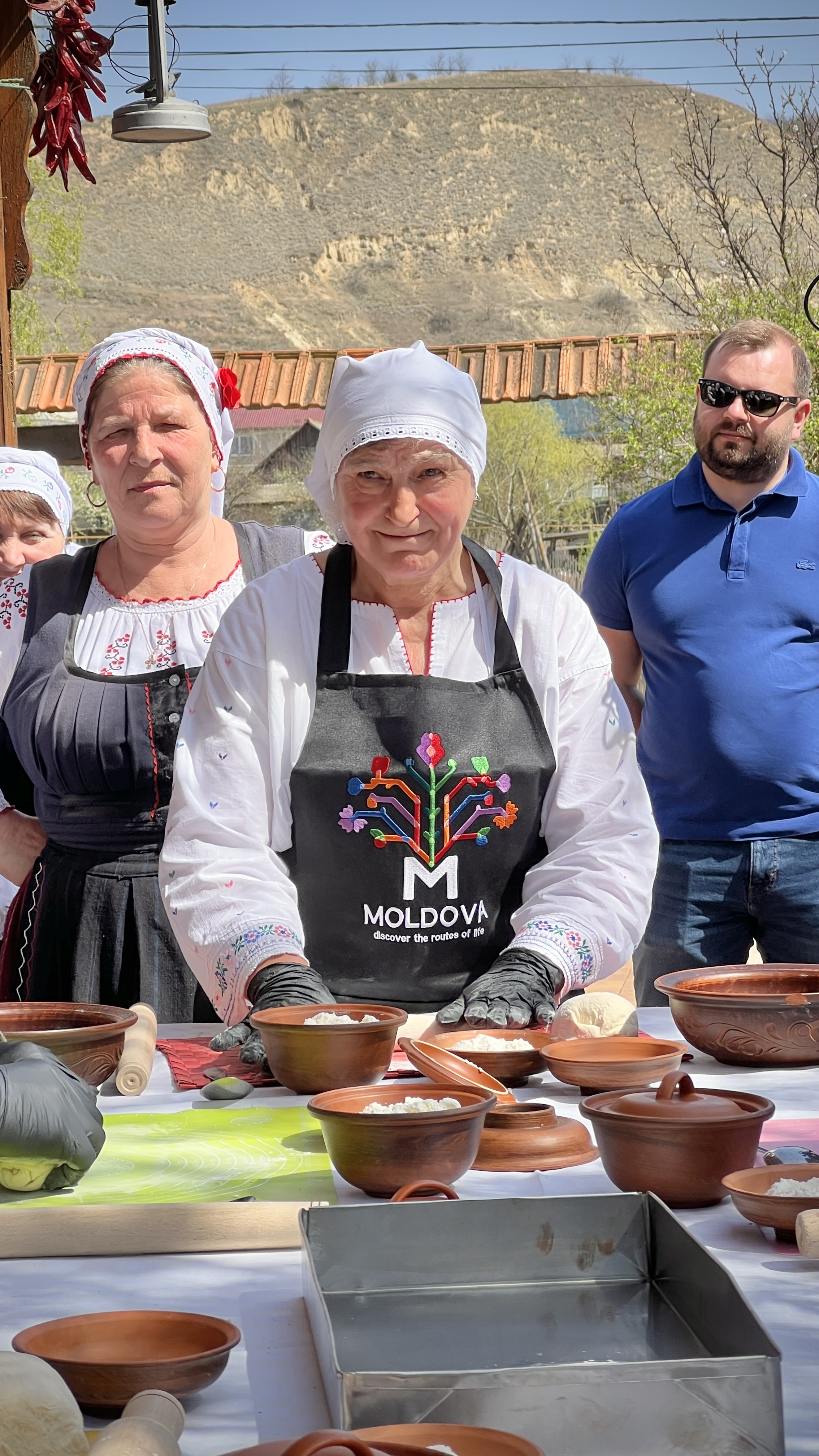 Телеги и овечья шкура. Молдаване возвращаются к древним ремеслам. Новое видео FărăZAGRAN