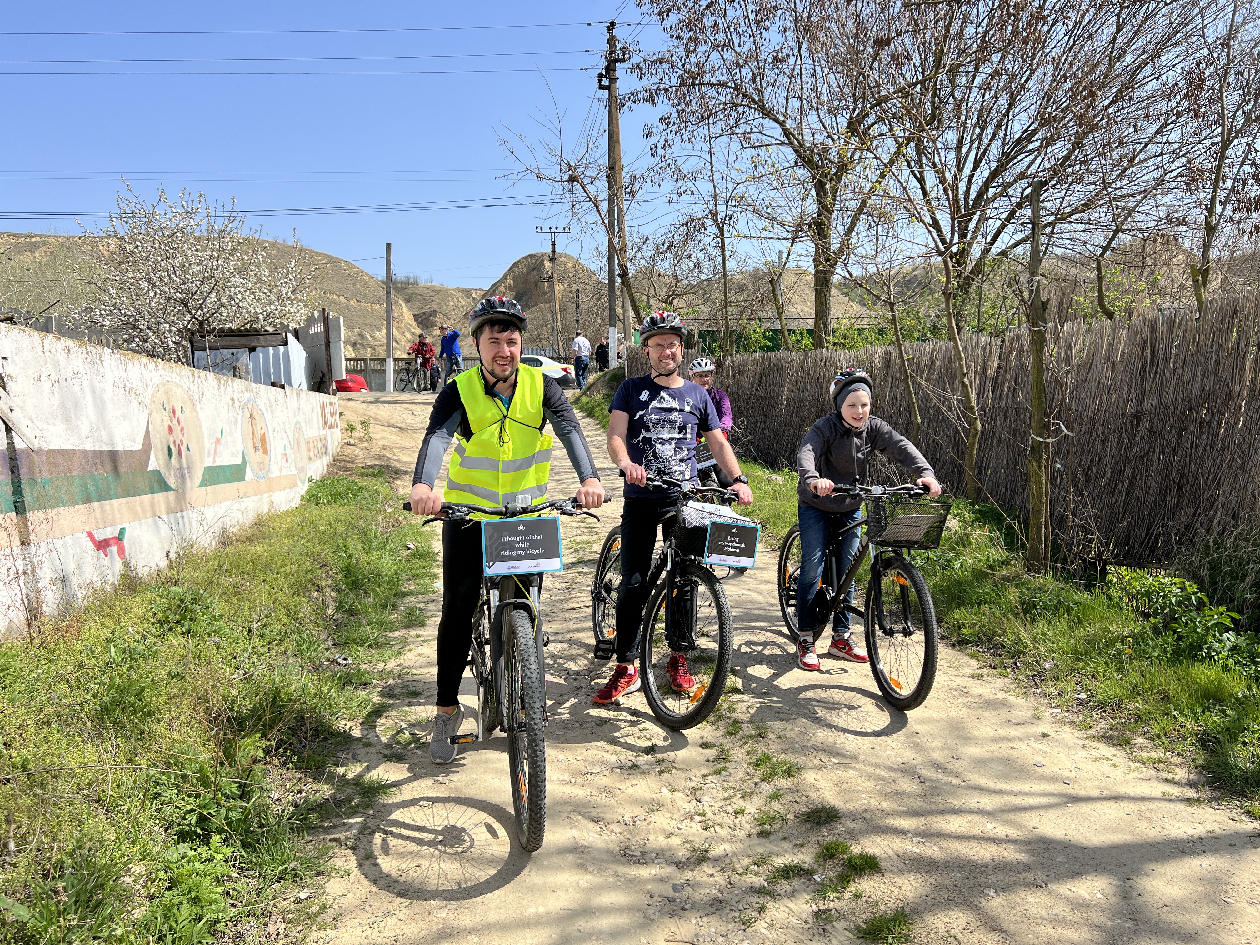 Телеги и овечья шкура. Молдаване возвращаются к древним ремеслам. Новое видео FărăZAGRAN