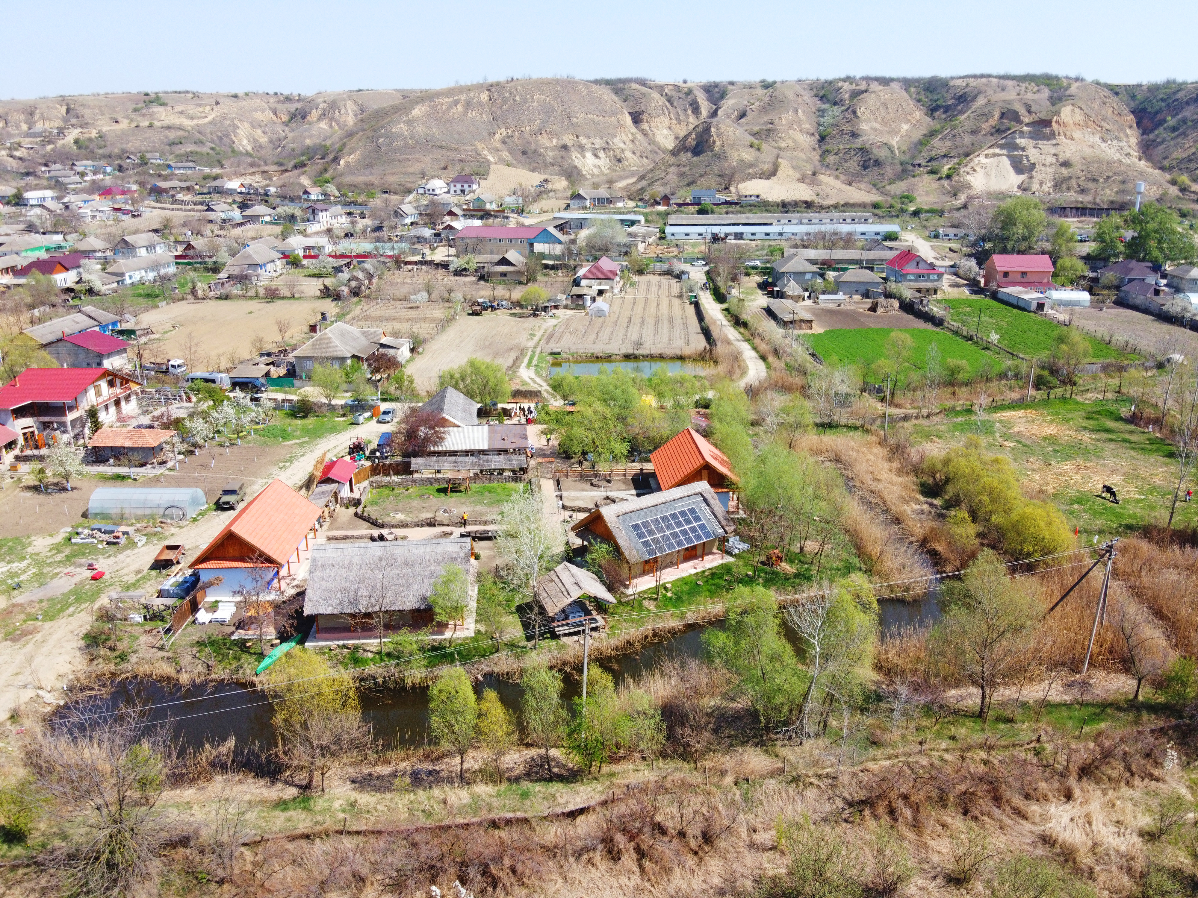 Телеги и овечья шкура. Молдаване возвращаются к древним ремеслам. Новое видео FărăZAGRAN