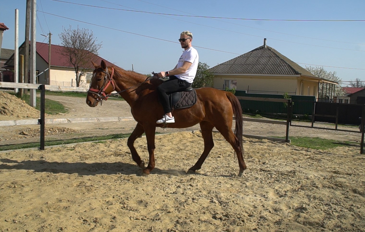 Телеги и овечья шкура. Молдаване возвращаются к древним ремеслам. Новое видео FărăZAGRAN
