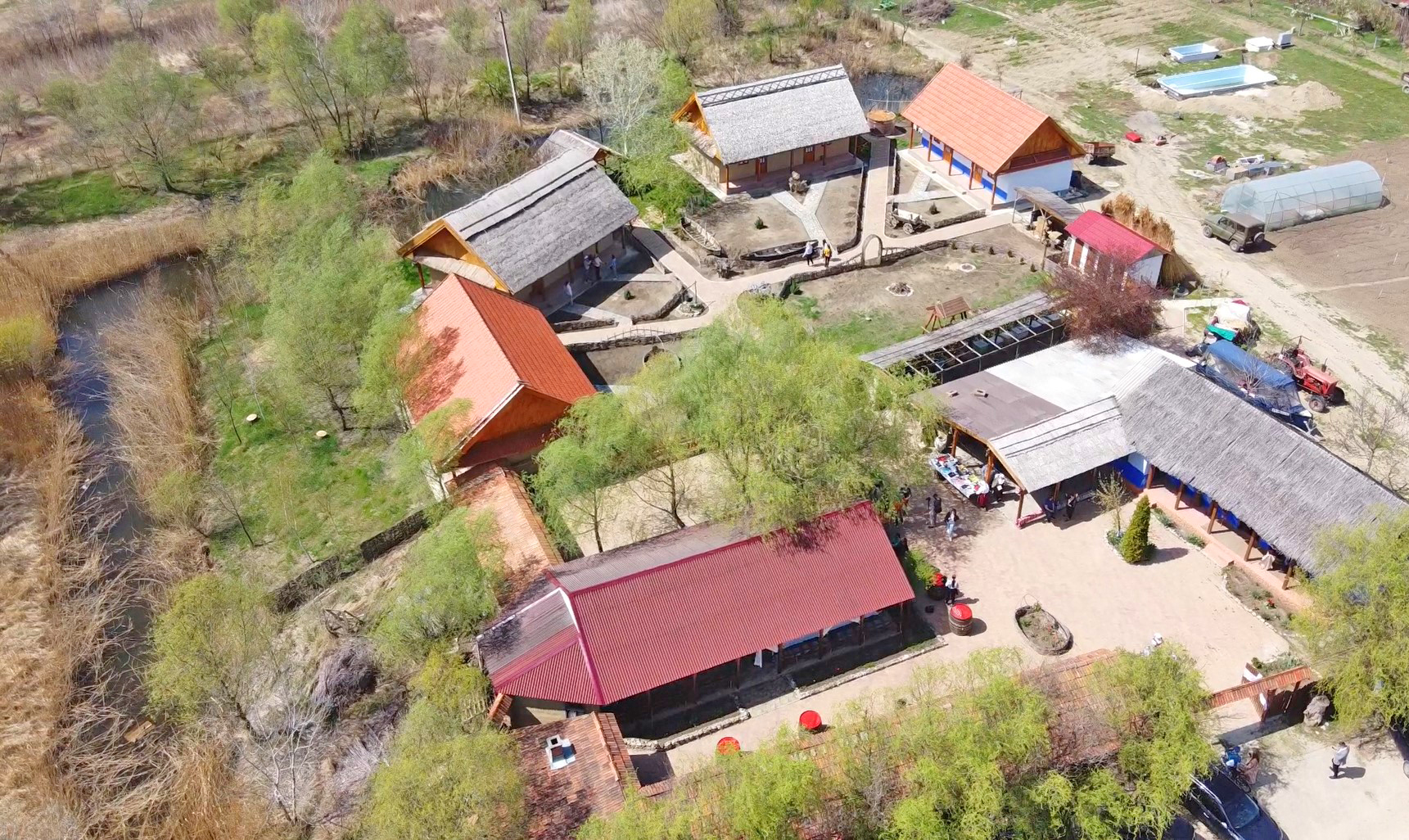 Телеги и овечья шкура. Молдаване возвращаются к древним ремеслам. Новое видео FărăZAGRAN