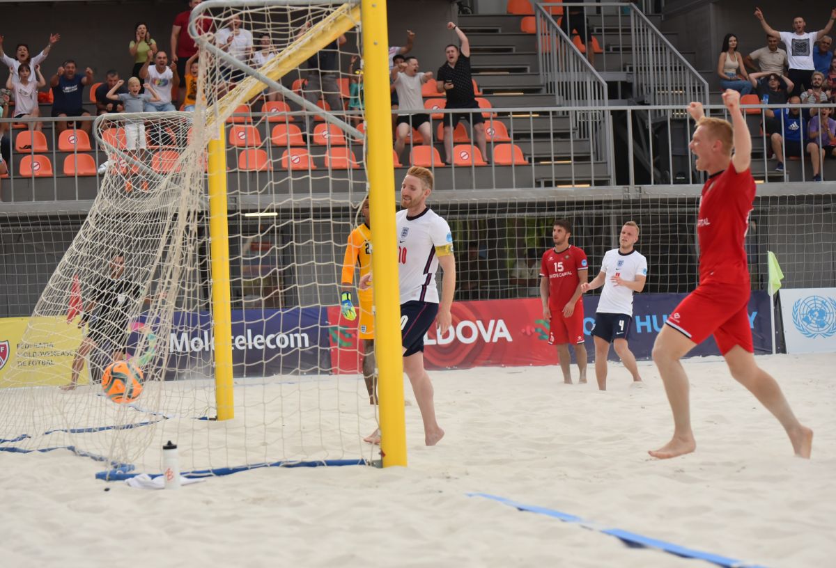 Сборная Молдовы обыграла Англию на Чемпионате Европы по пляжному футболу