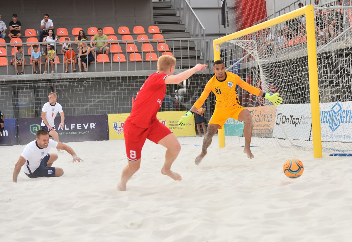 Сборная Молдовы обыграла Англию на Чемпионате Европы по пляжному футболу