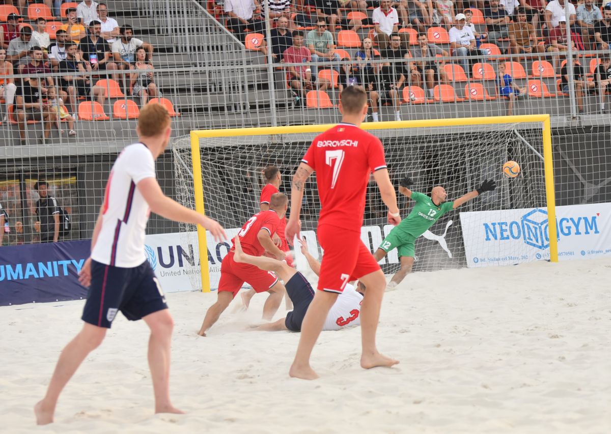 Сборная Молдовы обыграла Англию на Чемпионате Европы по пляжному футболу