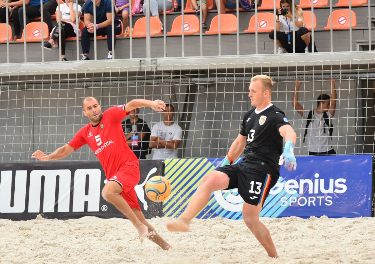 Национальная сборная по пляжному футболу обыграла сборную Румынии со счетом 3:0 (Фото/Видео)