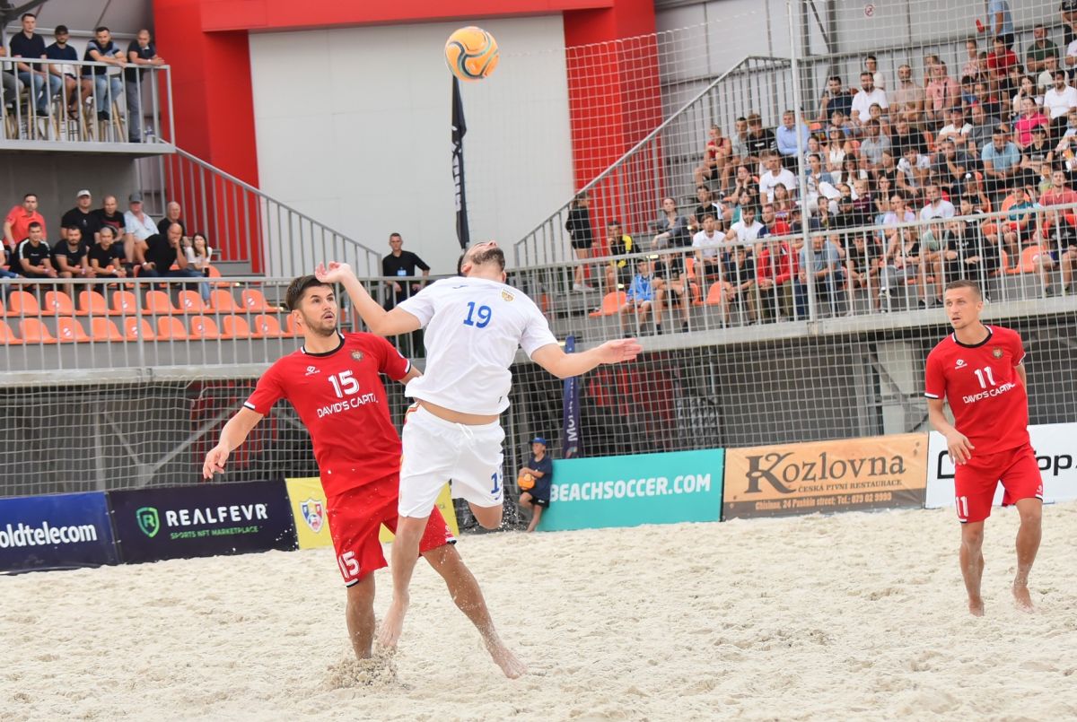 Национальная сборная по пляжному футболу обыграла сборную Румынии со счетом 3:0 (Фото/Видео)