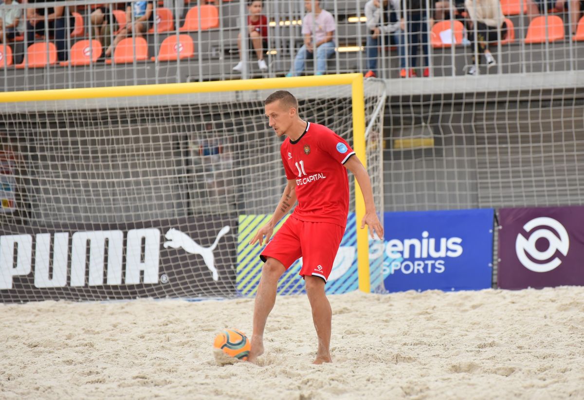 Национальная сборная по пляжному футболу обыграла сборную Румынии со счетом 3:0 (Фото/Видео)