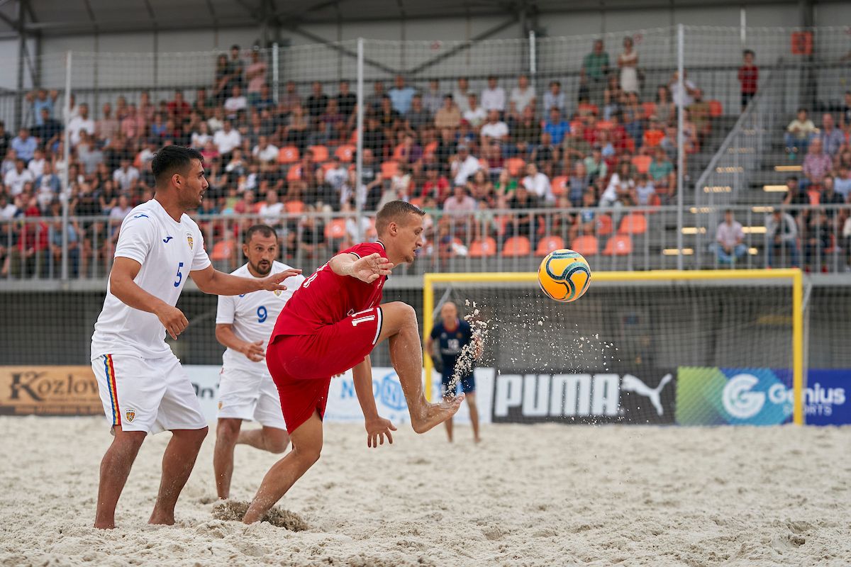 Национальная сборная по пляжному футболу обыграла сборную Румынии со счетом 3:0 (Фото/Видео)