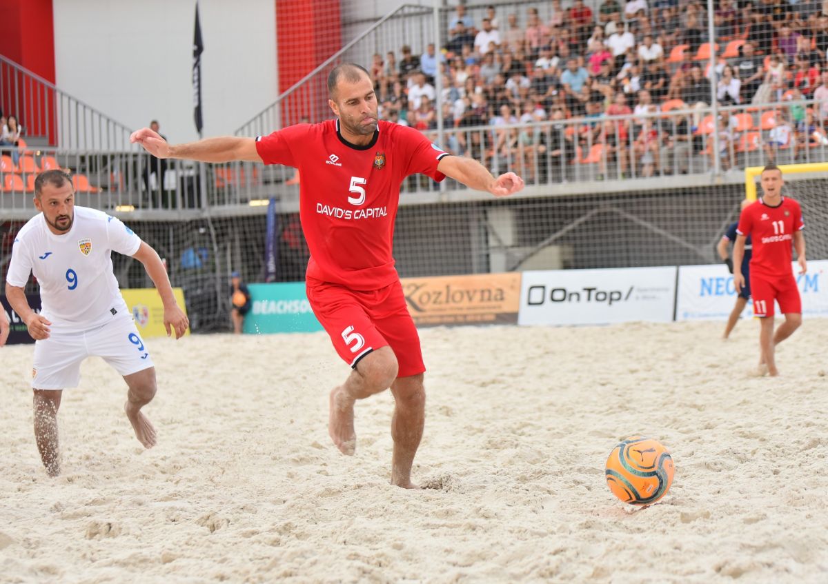 Национальная сборная по пляжному футболу обыграла сборную Румынии со счетом 3:0 (Фото/Видео)