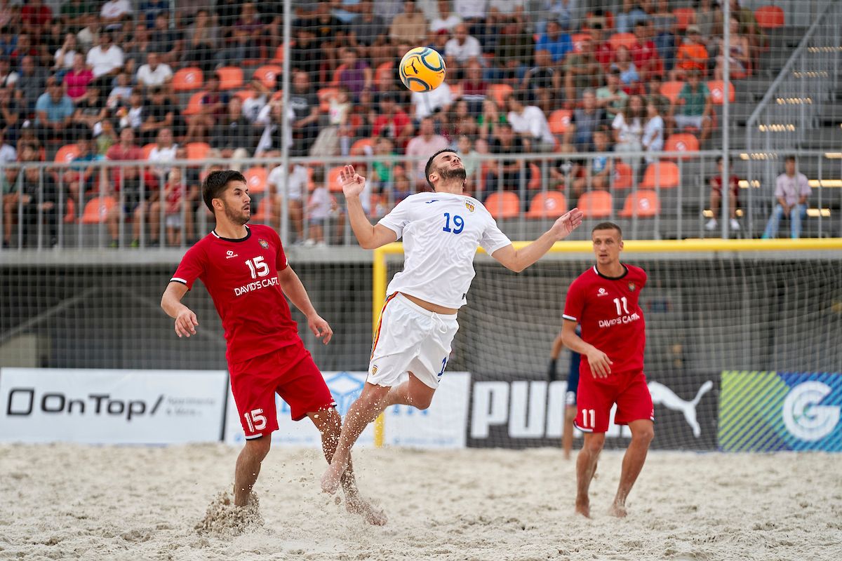 Национальная сборная по пляжному футболу обыграла сборную Румынии со счетом 3:0 (Фото/Видео)