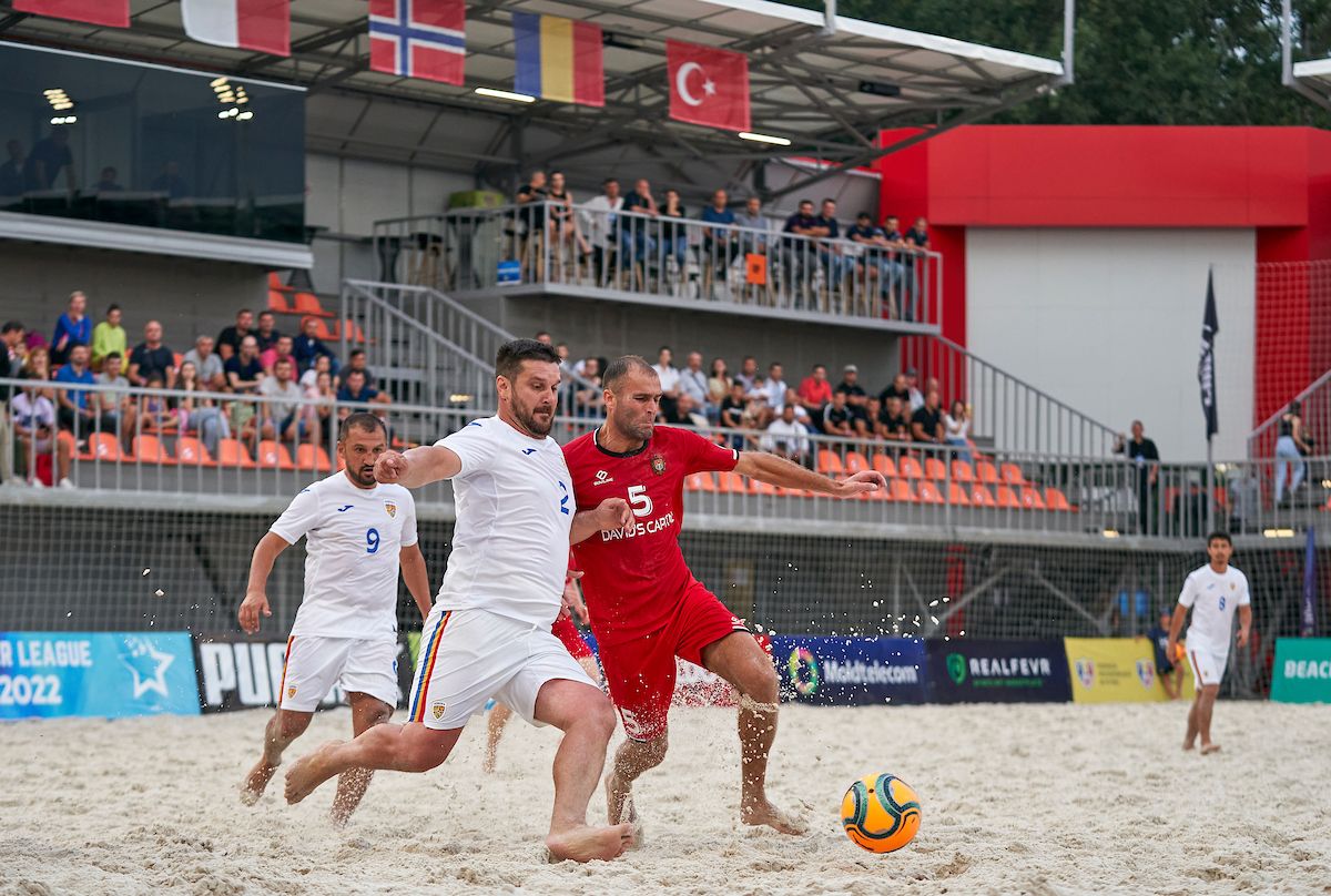 Национальная сборная по пляжному футболу обыграла сборную Румынии со счетом 3:0 (Фото/Видео)