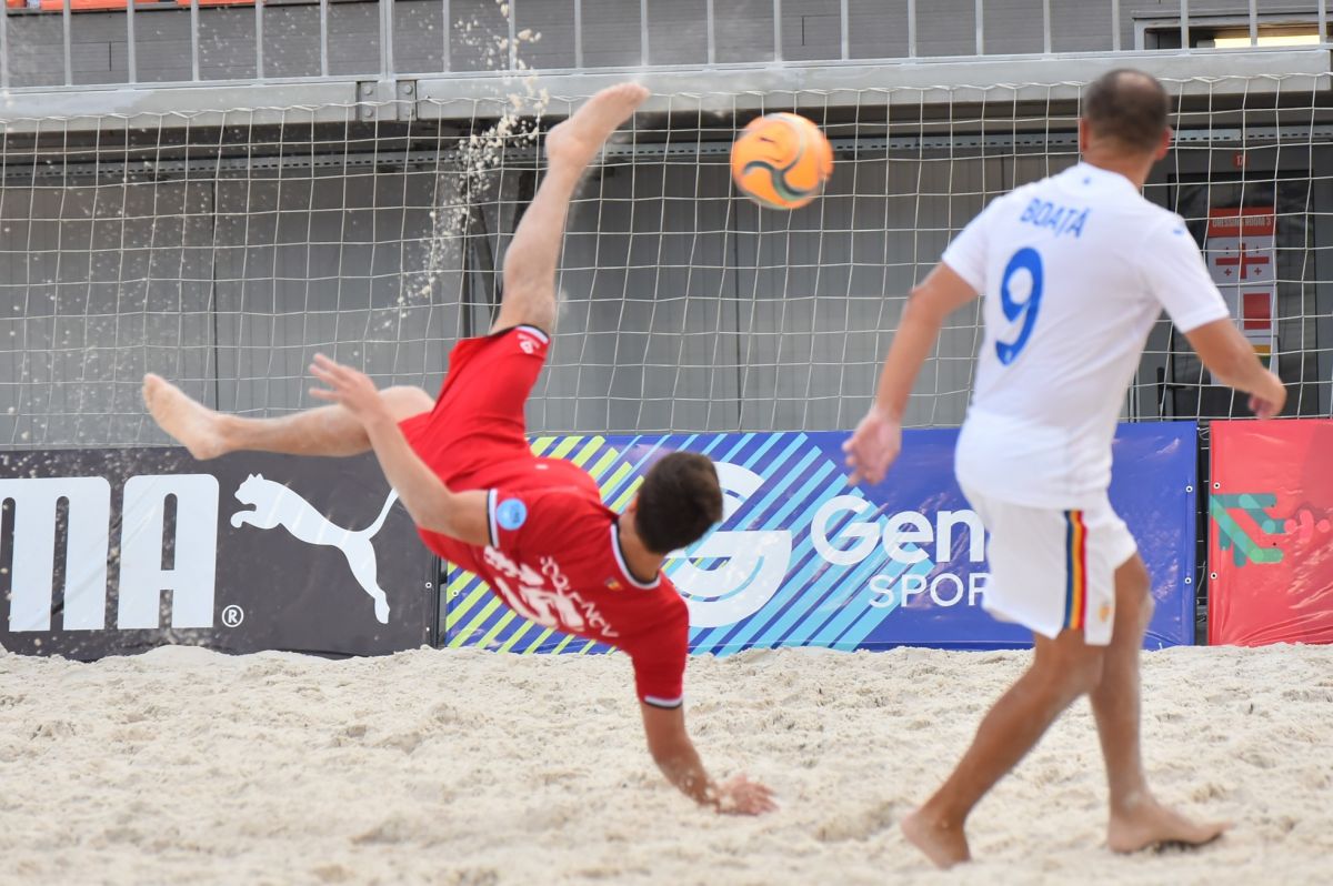Национальная сборная по пляжному футболу обыграла сборную Румынии со счетом 3:0 (Фото/Видео)