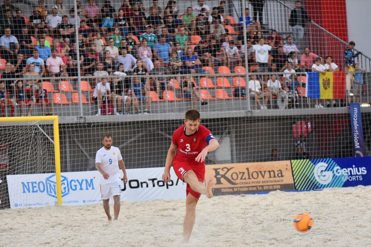 Национальная сборная по пляжному футболу обыграла сборную Румынии со счетом 3:0 (Фото/Видео)