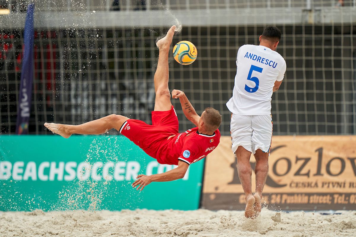 Национальная сборная по пляжному футболу обыграла сборную Румынии со счетом 3:0 (Фото/Видео)
