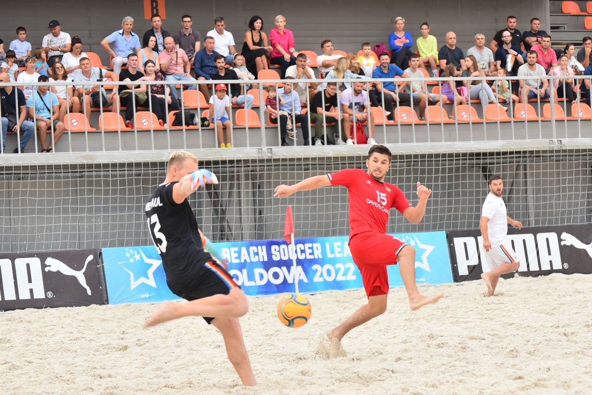Национальная сборная по пляжному футболу обыграла сборную Румынии со счетом 3:0 (Фото/Видео)