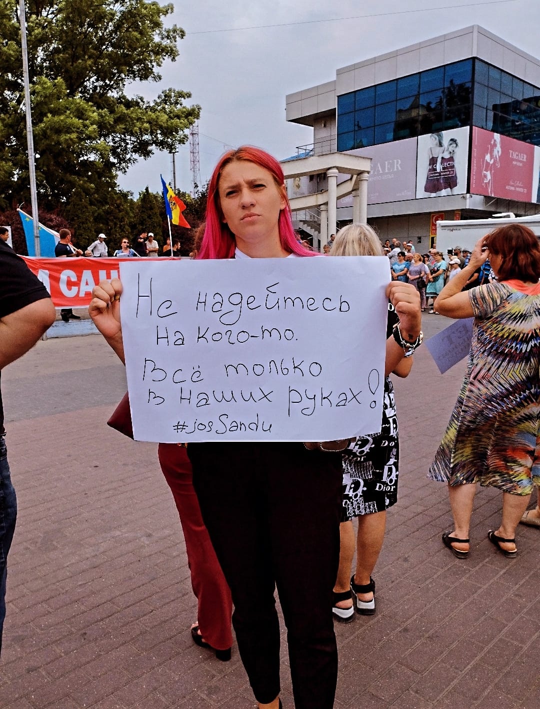 Комрат: Митинг против высоких цен на топливо, энергоносители, продукты и услуги