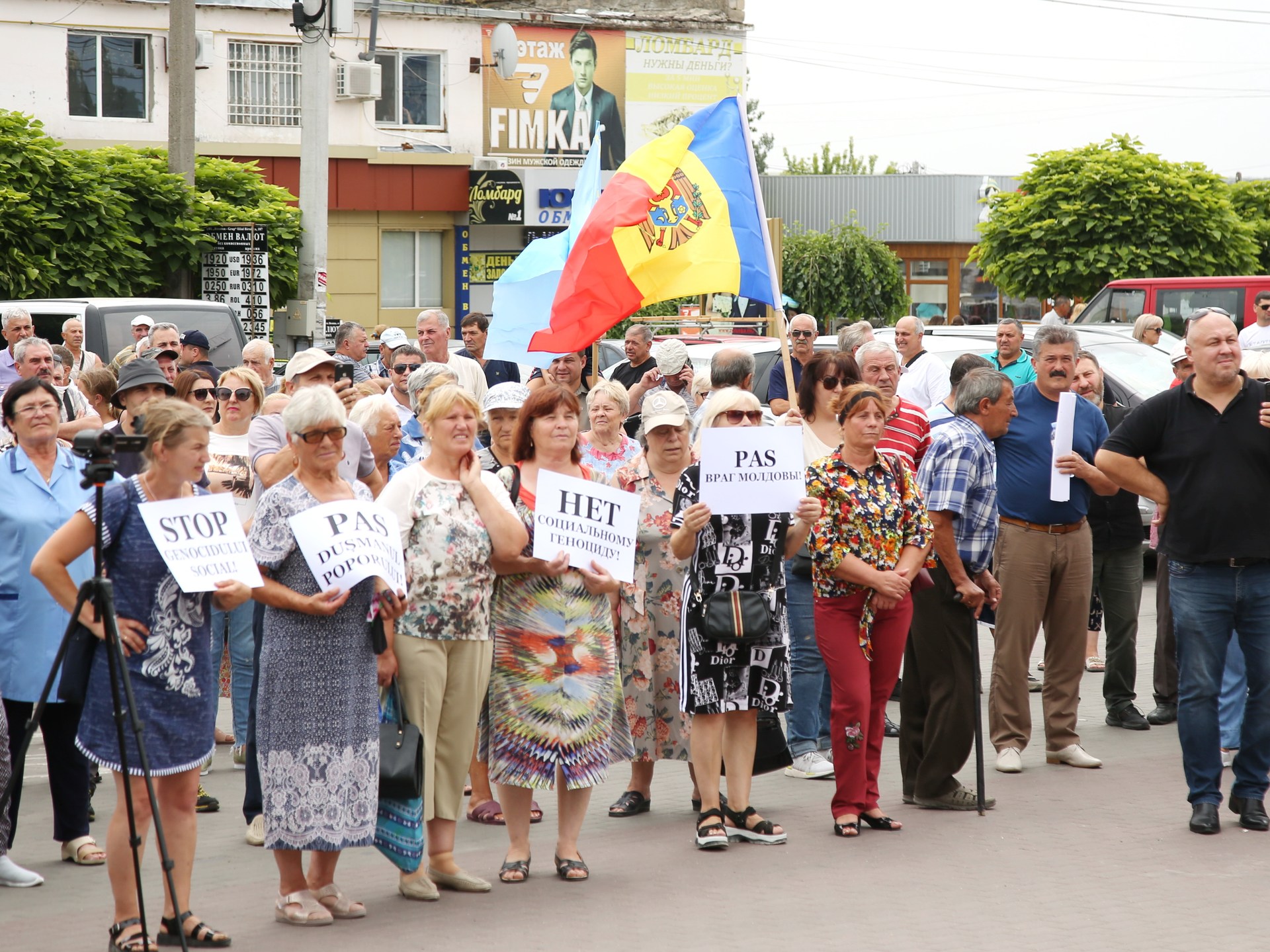 Комрат: Митинг против высоких цен на топливо, энергоносители, продукты и услуги
