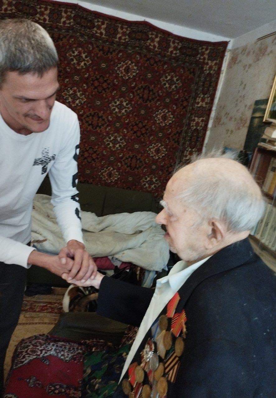 Неравнодушные граждане Молдовы сегодня поздравили ветеранов ВОВ с 78-ой годовщиной завершения Ясско-Кишинёвской операции.