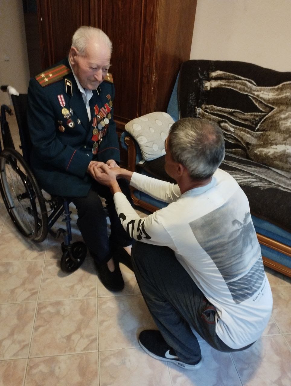 Неравнодушные граждане Молдовы сегодня поздравили ветеранов ВОВ с 78-ой годовщиной завершения Ясско-Кишинёвской операции.