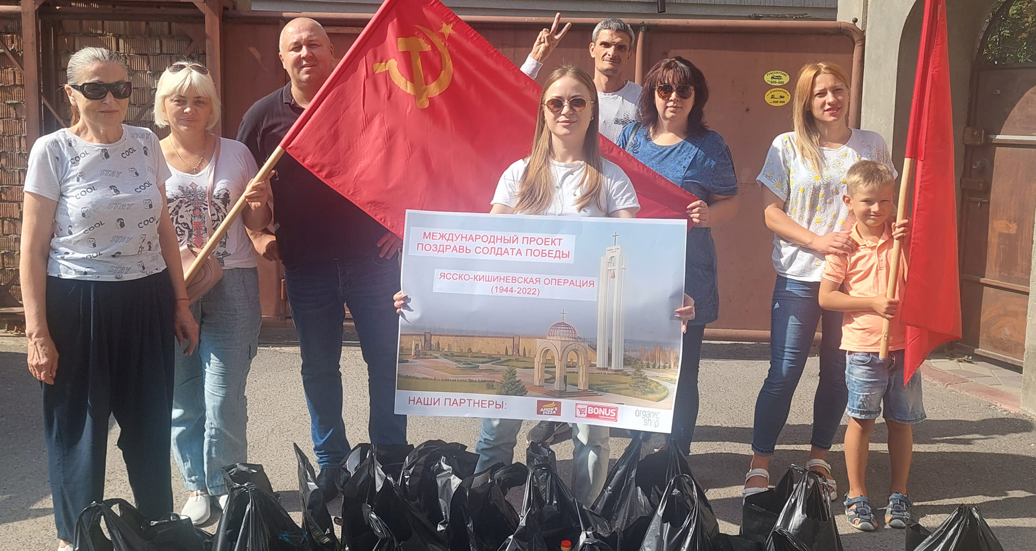 Неравнодушные граждане Молдовы сегодня поздравили ветеранов ВОВ с 78-ой годовщиной завершения Ясско-Кишинёвской операции.