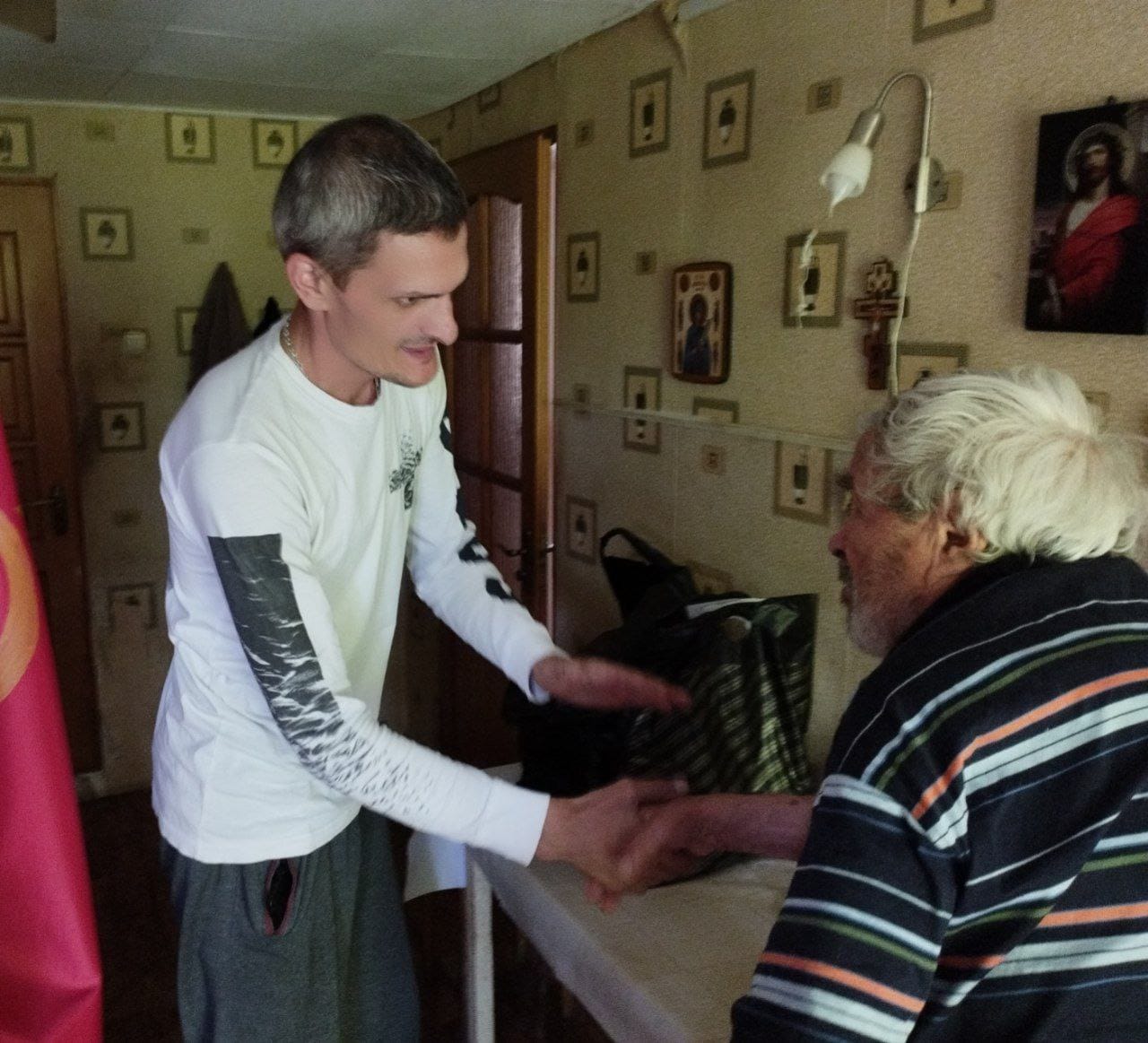 Неравнодушные граждане Молдовы сегодня поздравили ветеранов ВОВ с 78-ой годовщиной завершения Ясско-Кишинёвской операции.