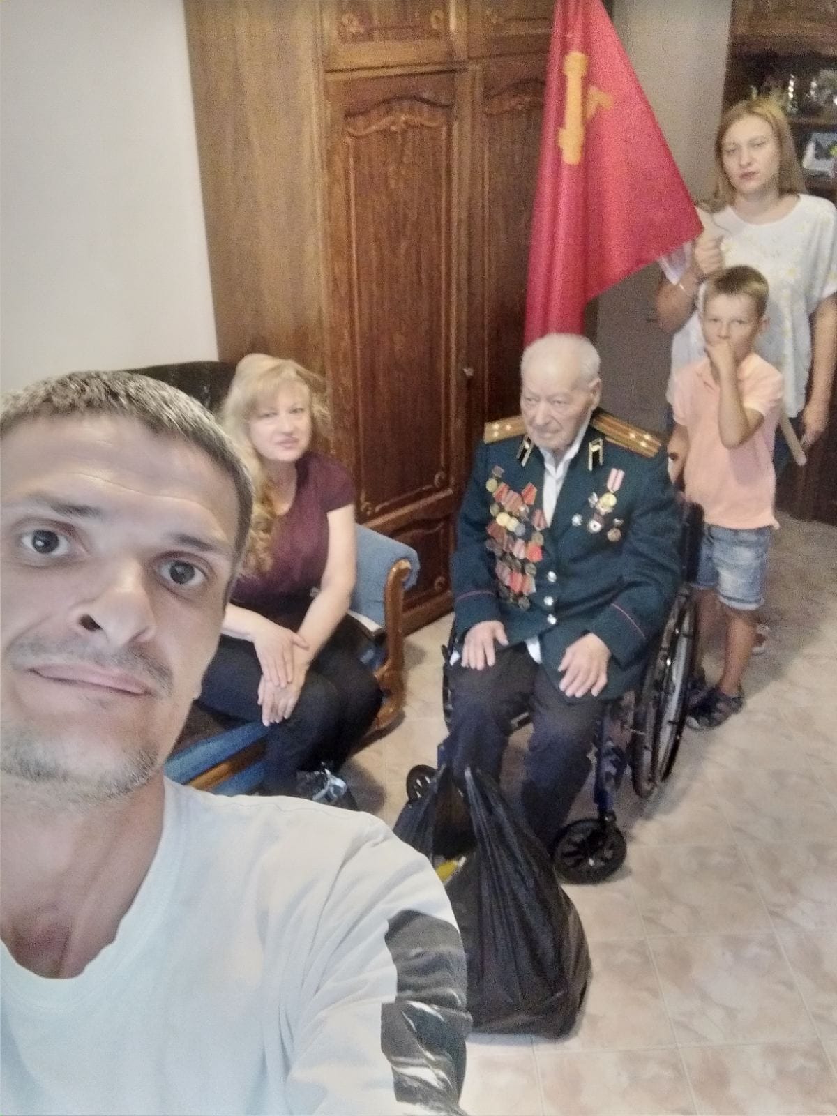 Неравнодушные граждане Молдовы сегодня поздравили ветеранов ВОВ с 78-ой годовщиной завершения Ясско-Кишинёвской операции.