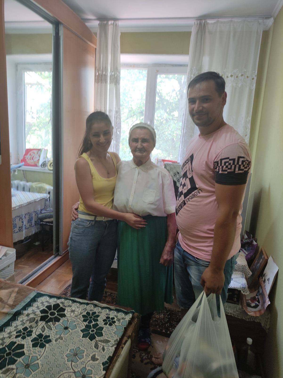 Неравнодушные граждане Молдовы сегодня поздравили ветеранов ВОВ с 78-ой годовщиной завершения Ясско-Кишинёвской операции.