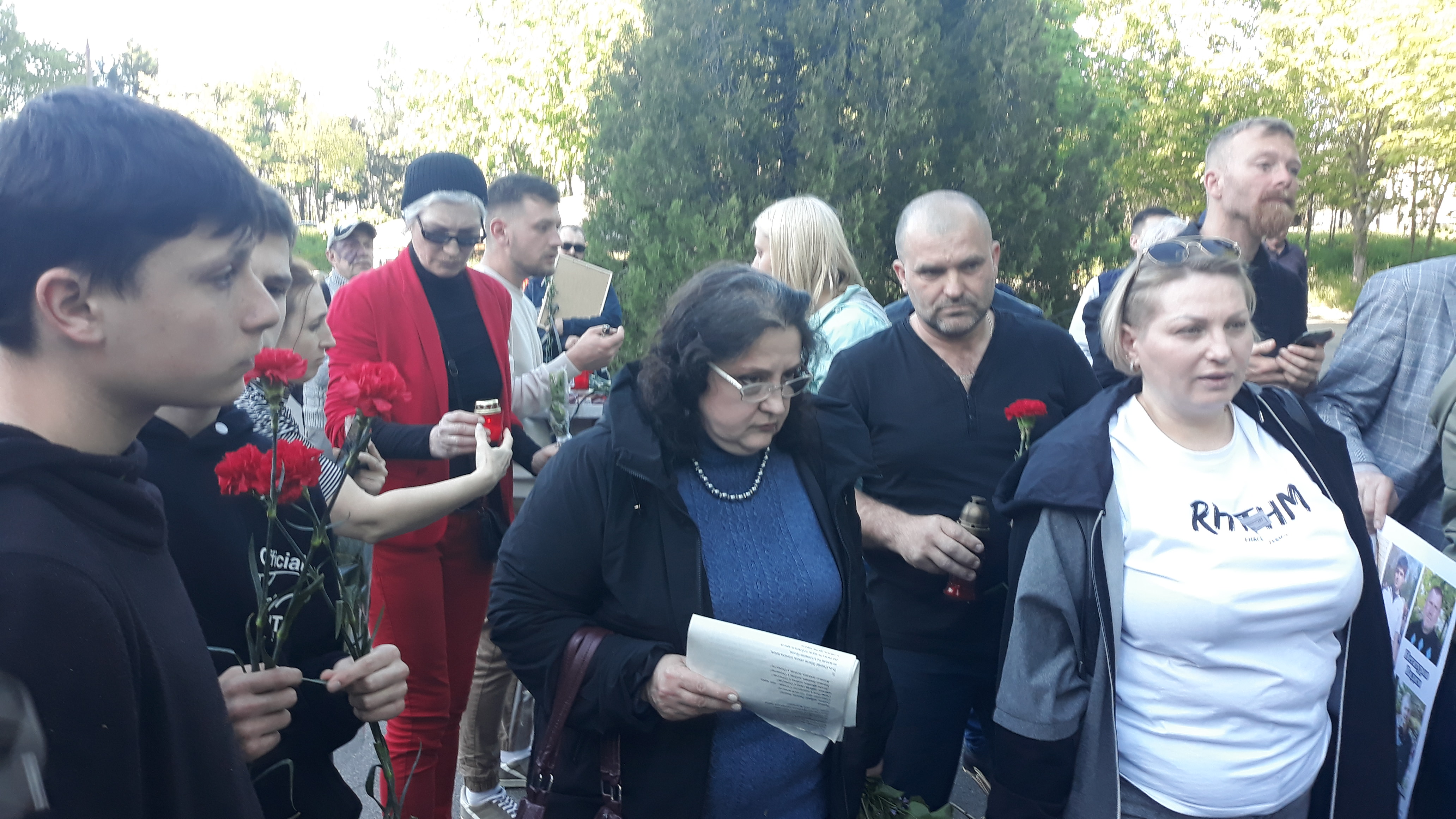 У посольства Украины в Кишинёве граждане почтили память погибших 2 мая 2014 года в Одессе (Видео/Фото)