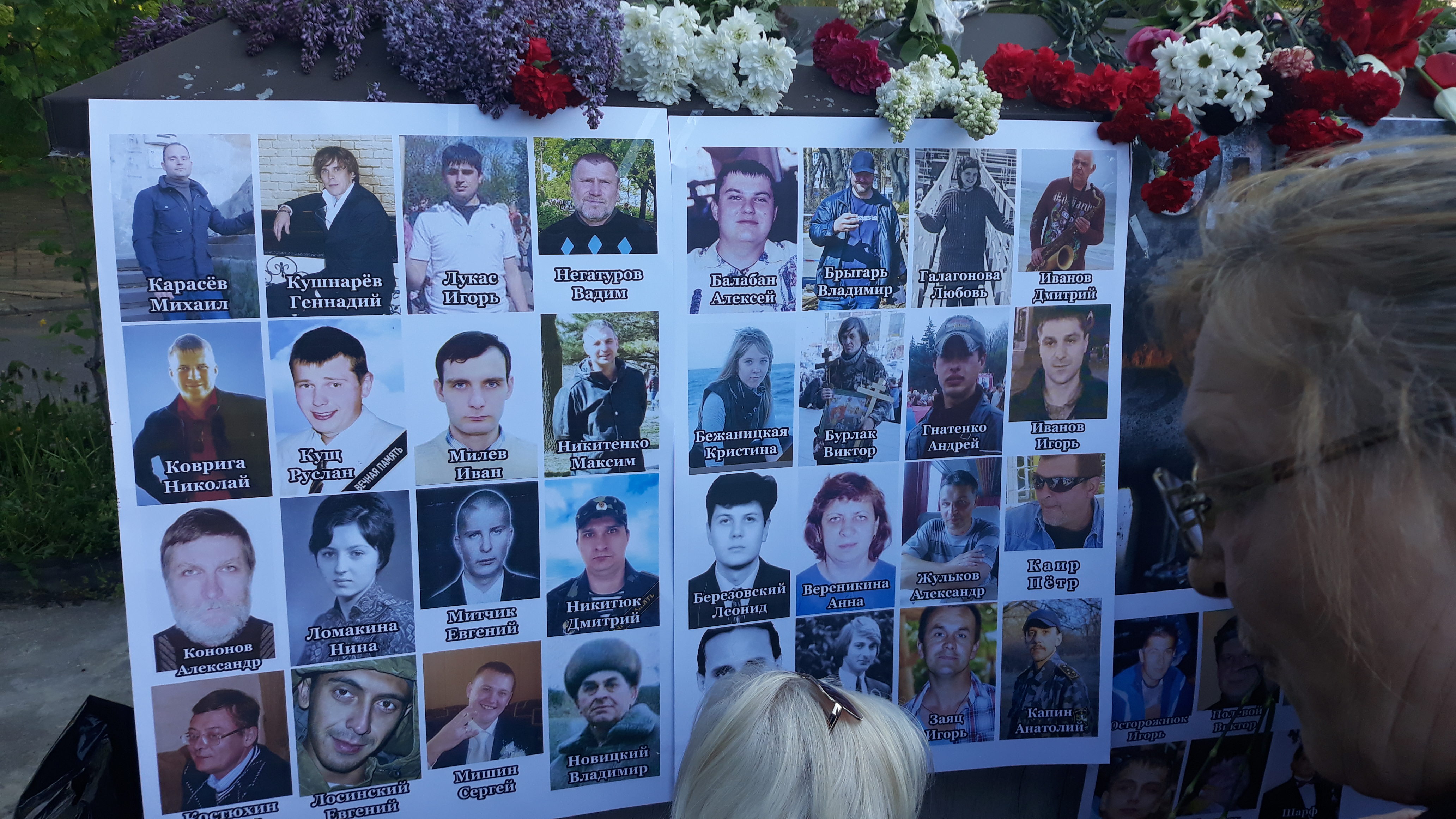 У посольства Украины в Кишинёве граждане почтили память погибших 2 мая 2014 года в Одессе (Видео/Фото)