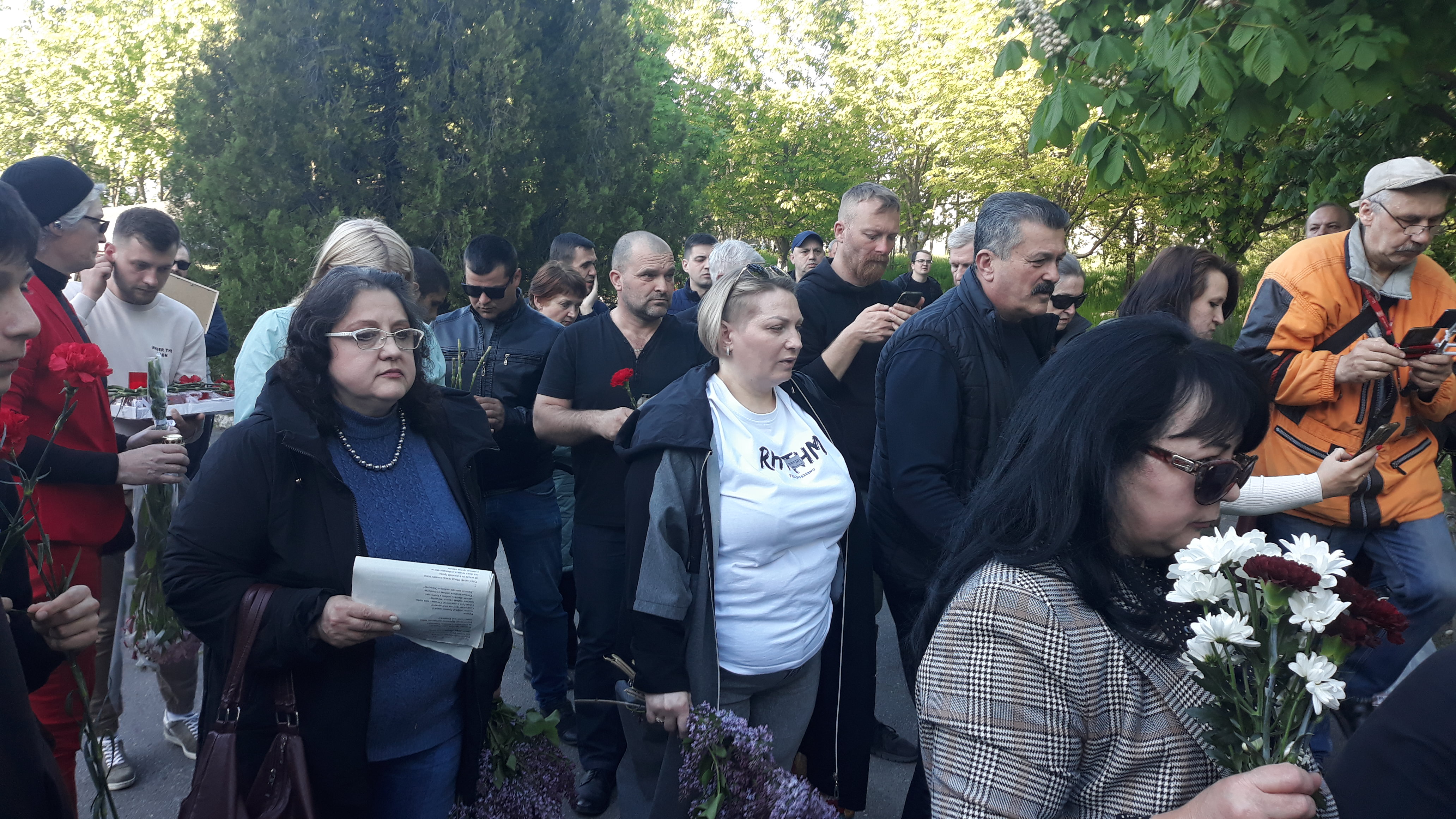 У посольства Украины в Кишинёве граждане почтили память погибших 2 мая 2014 года в Одессе (Видео/Фото)