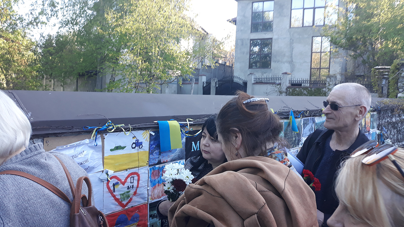 У посольства Украины в Кишинёве граждане почтили память погибших 2 мая 2014 года в Одессе (Видео/Фото)