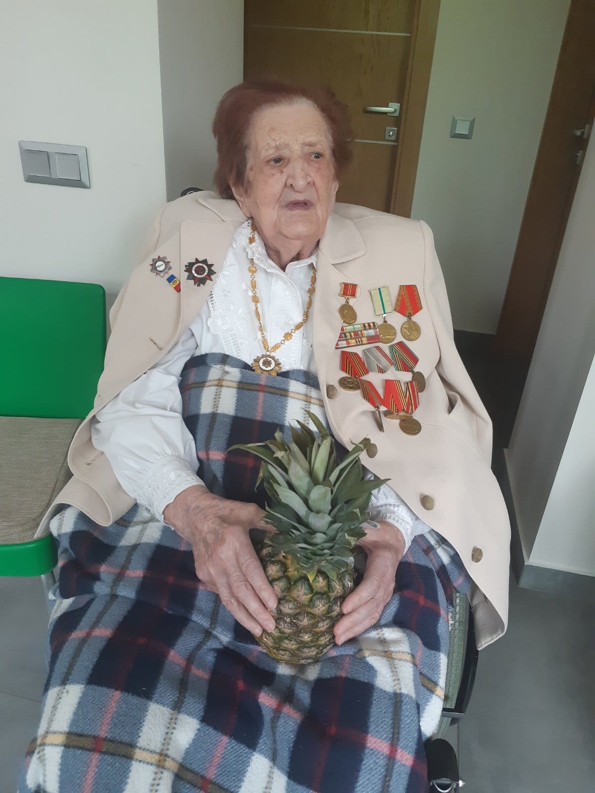 Кишинёвцы поздравили ветеранов с Днём Победы