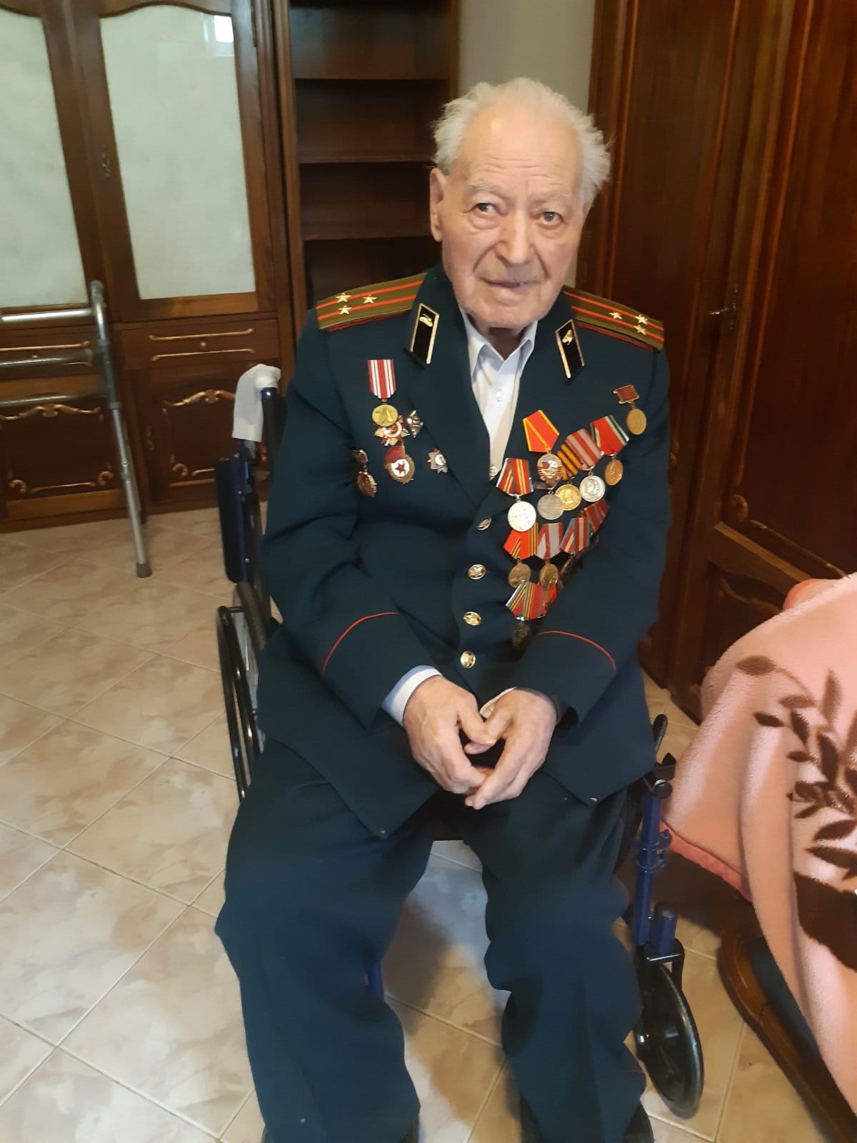 Кишинёвцы поздравили ветеранов с Днём Победы