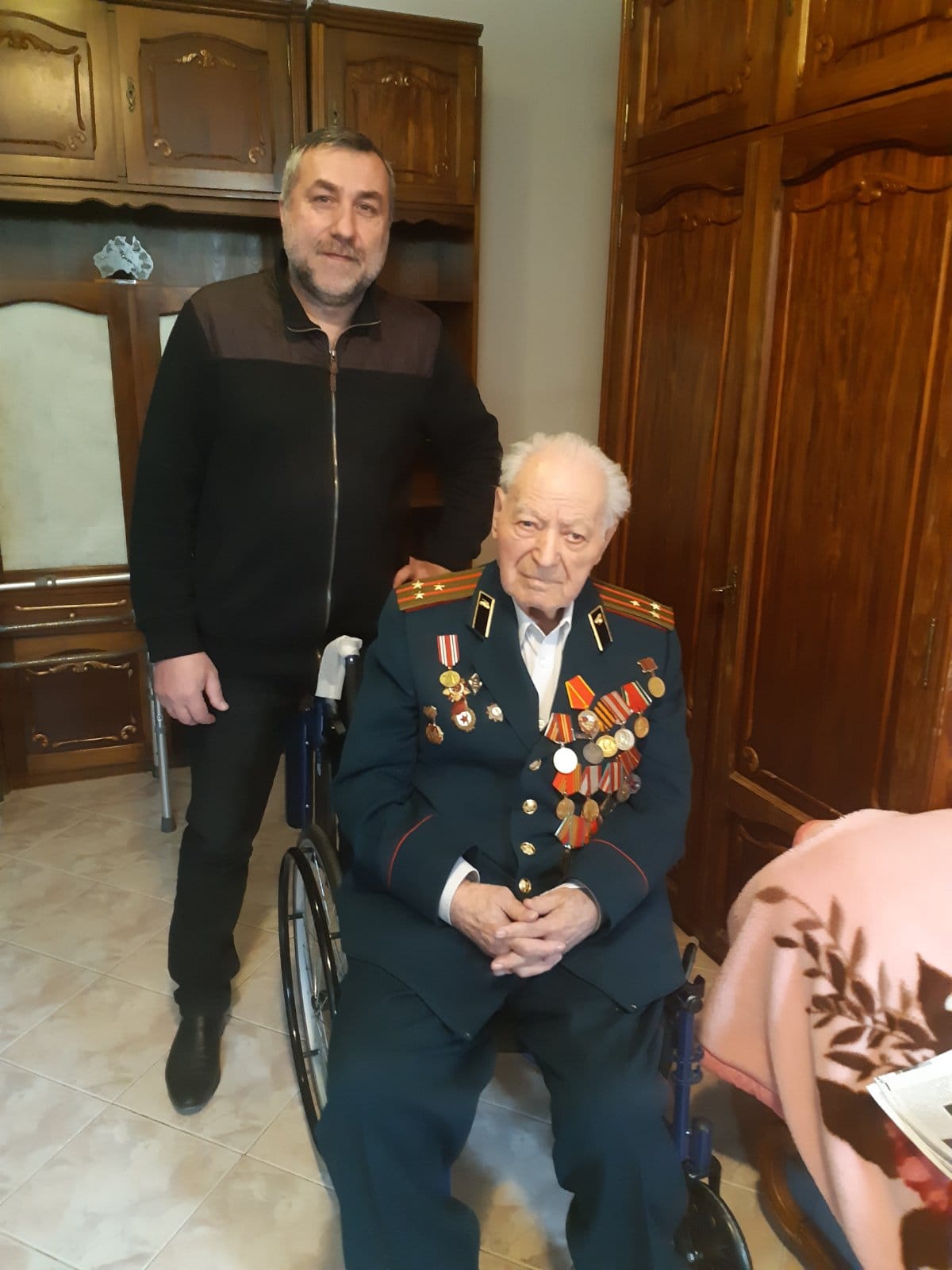 Кишинёвцы поздравили ветеранов с Днём Победы