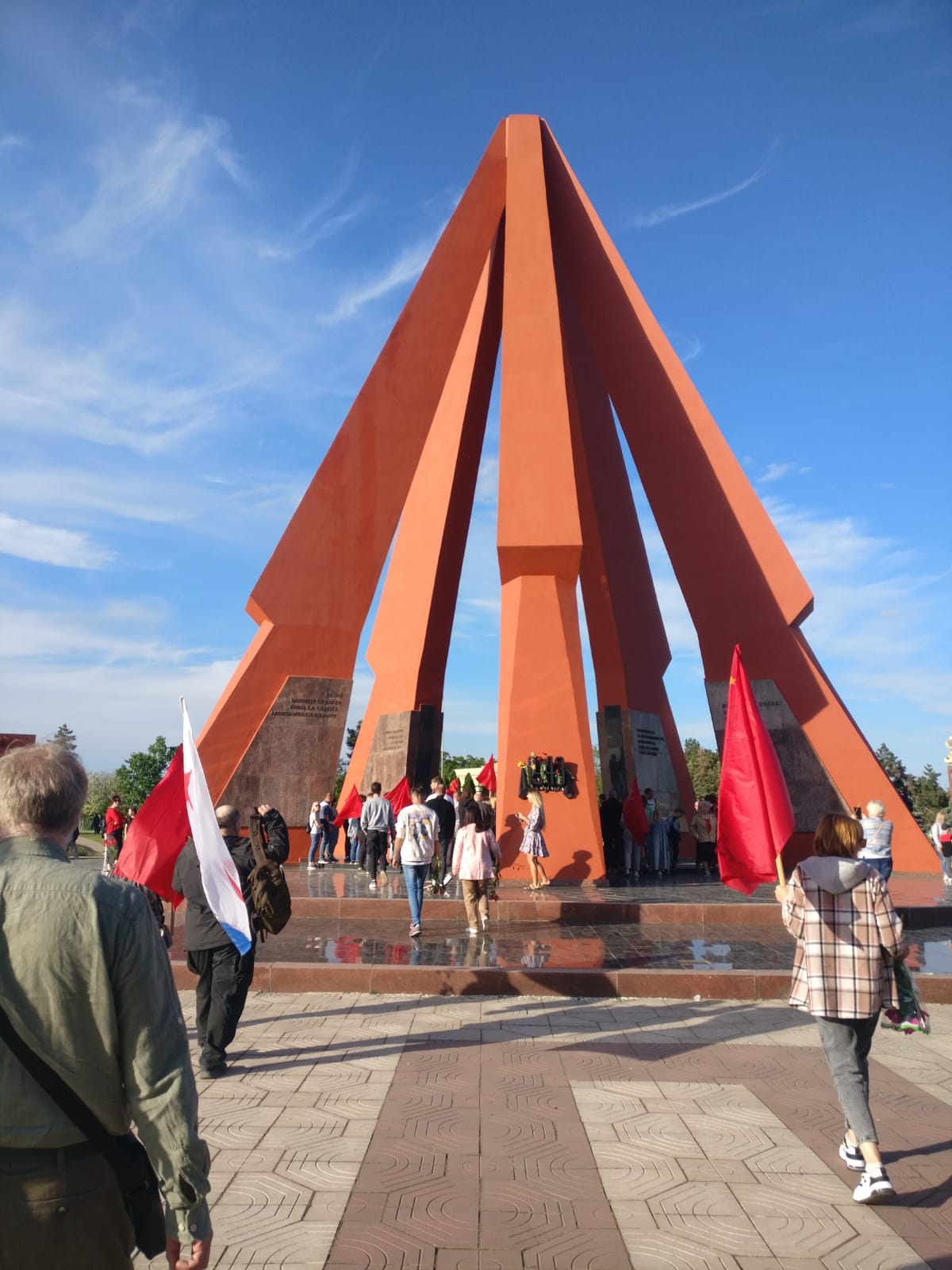 9 мая в Молдове состоялся автопропробег "Два берега - одна Победа" в честь праздника Великой Победы