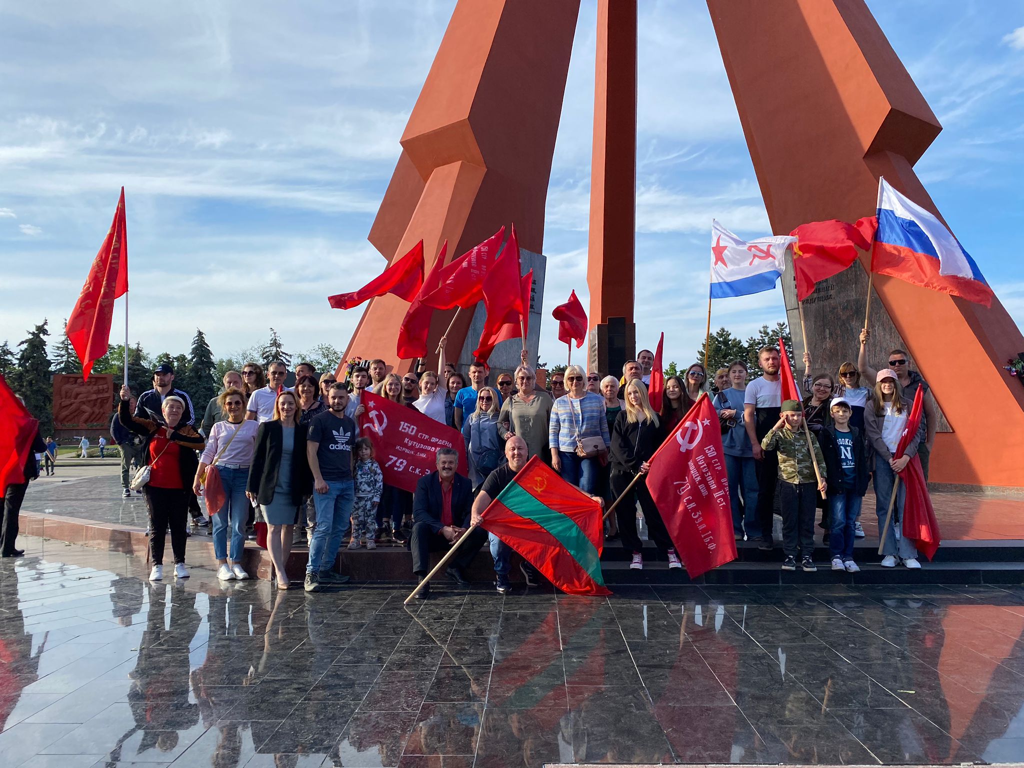 9 мая в Молдове состоялся автопропробег "Два берега - одна Победа" в честь праздника Великой Победы